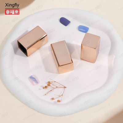 Flaschenkappe mit Nagellack Farbiger Nagellack Glasflasche mit Bürste